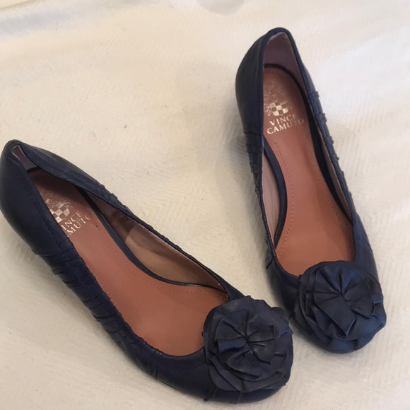 Royal Blue Vince Camuto heels with flower detail - Picture 1 of 8